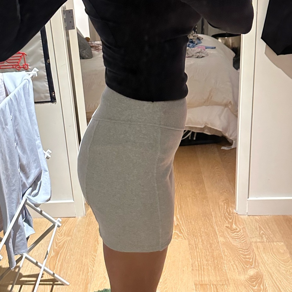 Lululemon Light Gray Women's Knit Mini Skirt